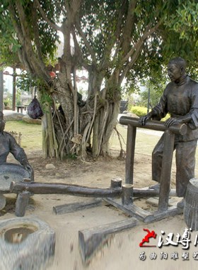 割稻子主题雕塑玻璃钢仿铜人物雕塑干农活人物雕塑户外公园景观