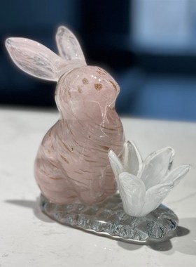 洒金少女粉色月宫玉兔子纯手工琉璃摆件拍照摄影道具镇纸节日礼物