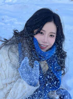 克莱因蓝围巾女生秋冬旅游加厚文艺风韩系氛围感披肩保暖加绒围脖