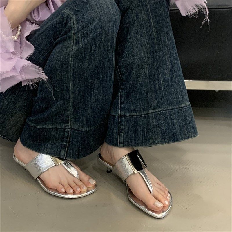 2025夏季新款金属扣细跟中跟夹脚拖鞋低跟外穿猫跟女凉拖人字拖,淘宝优惠券,粉丝福利购,淘宝优惠卷