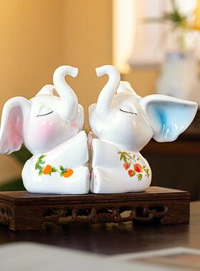 一对招财大象摆件装饰客厅桌面景德镇陶瓷结婚礼物送新人新婚乔迁