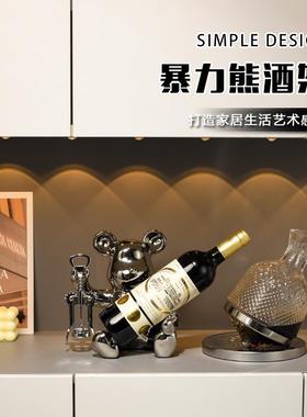 2025新款轻奢高档暴力熊红酒架客厅餐边电视柜酒柜装饰品艺术摆件