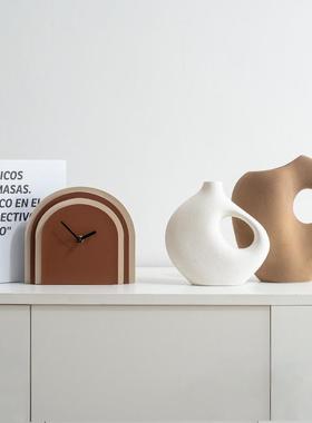 现代客厅柜高级感摆件小众酒柜电视柜大地色艺术软装饰品轻奢高档