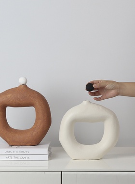 现代简约几何扭曲白色陶瓷摆饰软装艺术样板O间客厅柜子电视柜雕