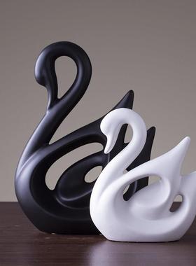 北欧简约创意桌面情侣天鹅摆件客厅办公室酒柜电视柜装饰品陶瓷器