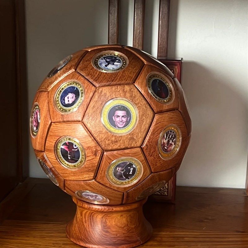 欧洲杯足球C罗球迷足球 实木榫卯足球摆件 个性化定制男朋友礼物,淘宝优惠券,粉丝福利购,淘宝优惠卷