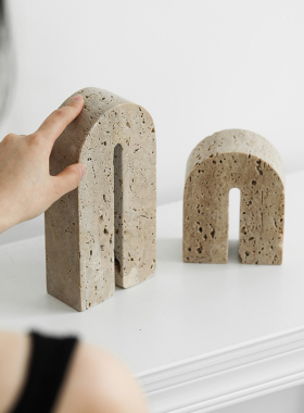 北欧风黄洞石家居摆件中古 大理石书挡书立创意R桌面办公室装饰品