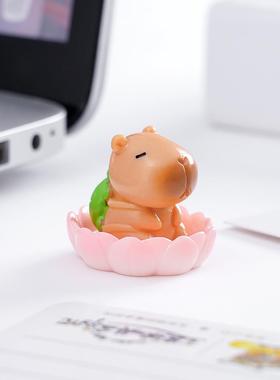 可爱卡皮巴拉水豚蛋糕小摆件情绪稳定桌面装饰迷你立体一套小玩意