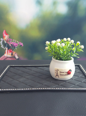 玩滑板的小猪创j意汽车内饰摆件个性可爱送男女生高档车载漂亮礼