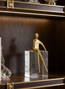 轻奢样板房间水晶石黄铜人物禅意摆件书房办公室个性创意软装饰