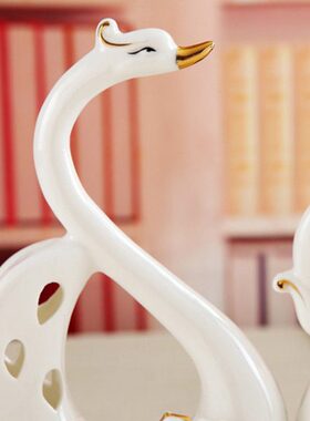 摆设天鹅结婚礼物摆件陶瓷情侣婚房工艺品时尚新房创意家居装饰品