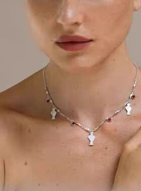 青岛出口复古风浮雕瓶红玛瑙吊坠复古艺术百搭锁骨链个性小众设计