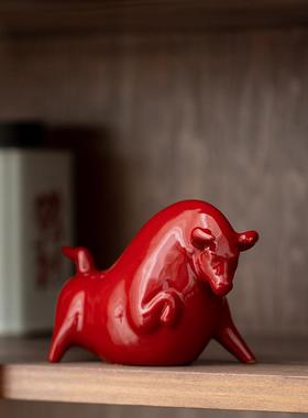 创意陶瓷中国红瓷牛气冲天招财生肖牛动物茶桌客厅玄关装饰小摆件