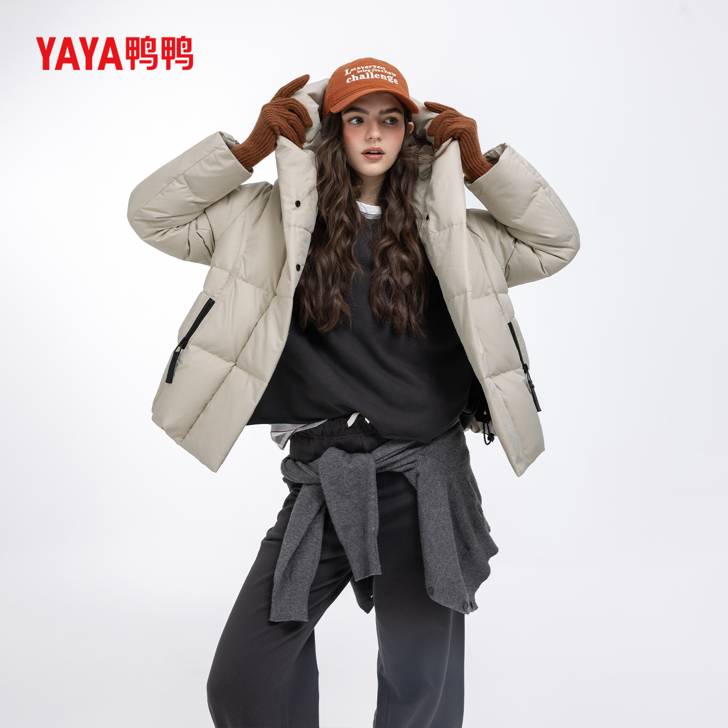 YAYA鸭鸭2025冬装短款连帽羽绒服女休闲宽松韩版气质时尚保暖外套