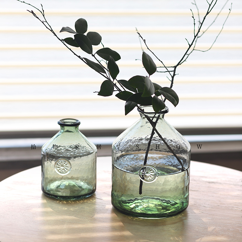 绿色小口锤纹复古风格浮雕玻璃花瓶摆件水培花器吊钟马醉木水养花 - 图1