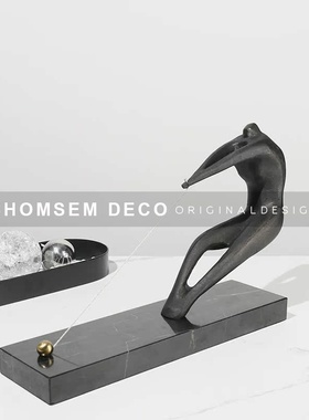 现代创意黑色铁艺人雕塑金属摆件酒店办公室玄关桌面摆设软装饰品