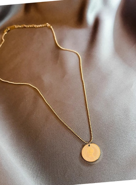 冷淡风金色钛钢女王头像锁骨链