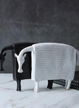 现北欧创意黑白盔甲马牛卡通树脂工艺品摆件家居样板房酒店饰品