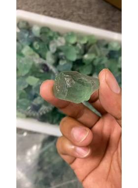 走进东非天然晶石萤石绿萤石原石碎石裸石香薰扩香石矿物教学标本