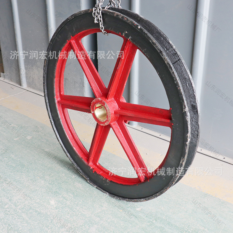 1.2m inclined shaft sky wheel guides the wire rope to turn to the single groove drilling wheel. The fixed lifting wheel above the well can be seen in the picture.