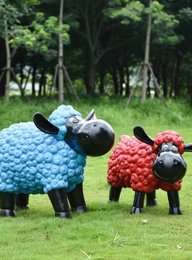 卡通绵羊雕塑玻璃钢公园林景观小区草坪小品售楼处幼儿园装饰摆件