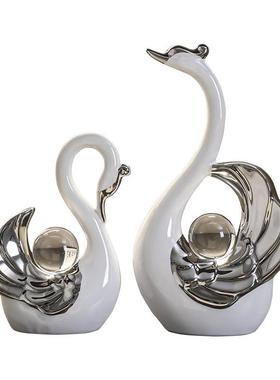 现代简约水晶球情侣天鹅摆件轻奢家居客厅餐柜酒柜电视柜装饰品