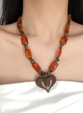 美德拉琥珀色树脂串珠爱心项链女