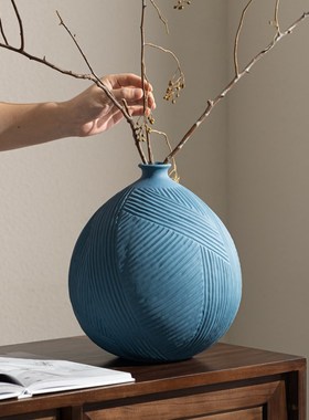 侘寂风玄关柜摆件客厅样板房斗柜陶瓷竖纹花瓶高级感艺术软装饰品