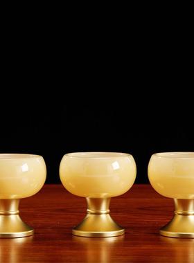 佛器用在佛前。财神用的是财神，财神用的是财神。地公釉阳公水杯