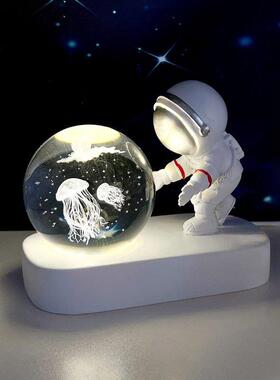 宇航员小夜灯水晶球摆件太空人桌面装饰生日礼物送男生小众高级感