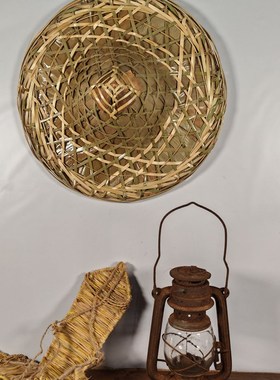 怀旧老物件蓑衣斗笠帽手工草鞋农家乐挂件民俗馆展览摆件摄影道具
