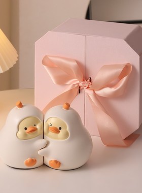 可爱治愈永不分梨抱抱鸭摆件办公桌面装饰品O送男女教师节生日礼