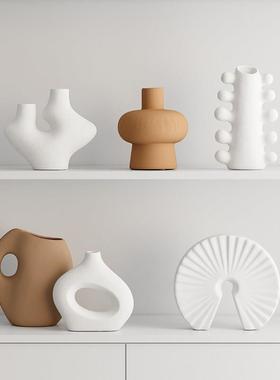 现代格调高级大地色电视柜壁龛软装摆件高档轻奢家居客厅酒柜摆设