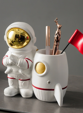 宇航员笔筒收纳摆件办公桌面创意太空人儿童房书桌装饰品男孩礼物