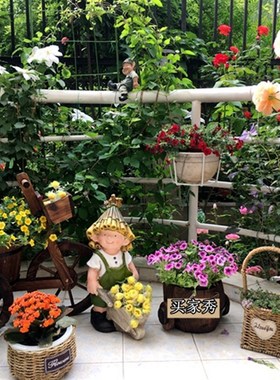 幼儿园户外园林庭院男孩女孩背筐推车多肉花盆花园景观摆件装饰品