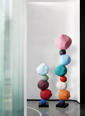 现代简约抽象卡通彩色石头雕塑创意家居客厅玄关橱窗落地装饰摆件