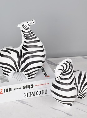 简练现代客厅电视柜博古架条纹马装饰摆设服装店S橱窗创意软装摆