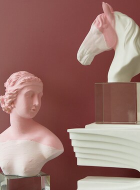 渐变粉淡红色马头水晶艺术物雕塑雕像橱级感装饰品