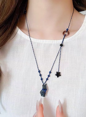 立体布鲁斯黑猫吊坠克莱因蓝串珠编绳项链小众趣味可爱毛衣链挂饰