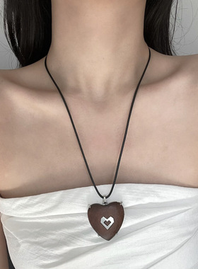 黑皮绳爱心吊坠长款项链女毛衣链
