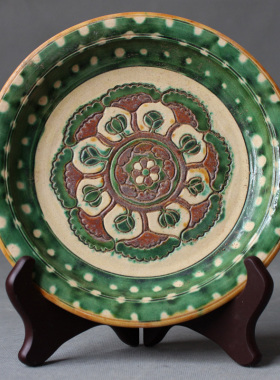 唐三彩雕刻花纹平盘手工艺品仿古老货老家居瓷器摆件收藏客厅圆盘