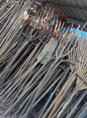 民俗老物件老农具摆件装饰木耙土搂铁锹扁担农庄影视道具农场农耕