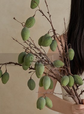 邸高酒店原木风精装房软装设计搭配花瓶侘寂风入户玄关装饰画摆件