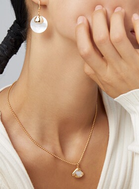 纯银白蝶贝裙摆项链