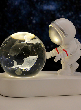 宇航员水晶球摆件发光太空人小夜灯办公室书桌装饰品送人生日礼物