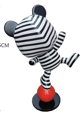 新品大型玻璃钢踩球熊落q地雕塑摆件酒店大堂售楼处楼梯拐角软装