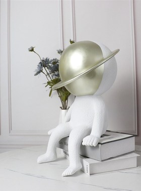 现代简约太空人摆件玄关电视柜家居客厅酒店简约酒柜北欧桌面装饰