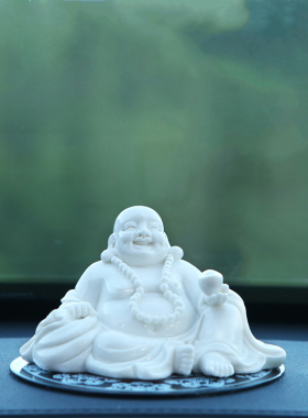 陶瓷弥勒佛像汽车摆件保平安车上中控台装饰创意车内车载用品礼品