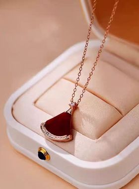 马年小裙子项链女生2026新款轻奢吊坠情人节新年礼物送女友老婆