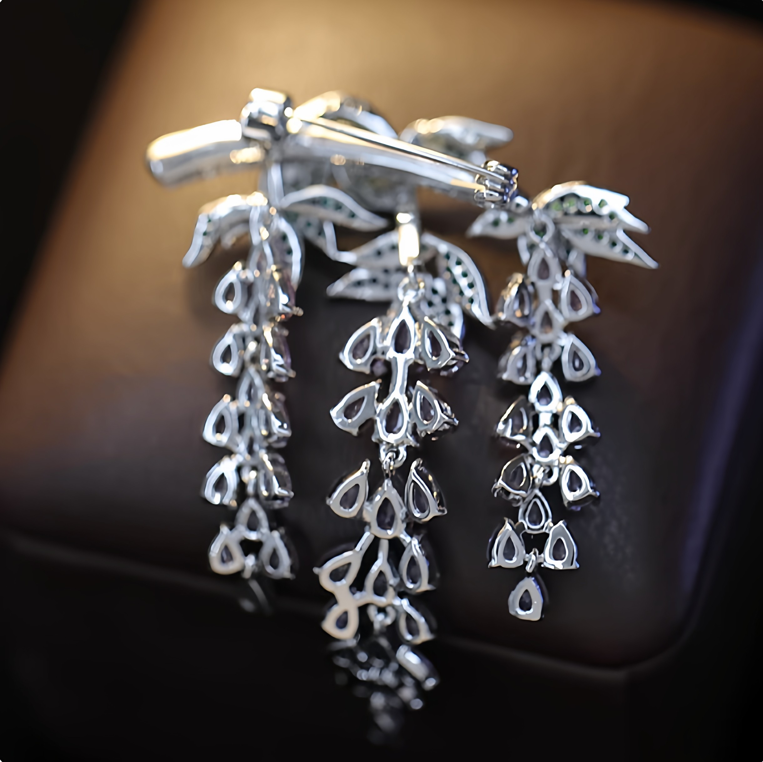 【紫晶藤梦】紫藤花胸针灵动流苏微镶女紫锆石优雅配饰胸花别针,淘宝优惠券,粉丝福利购,淘宝优惠卷